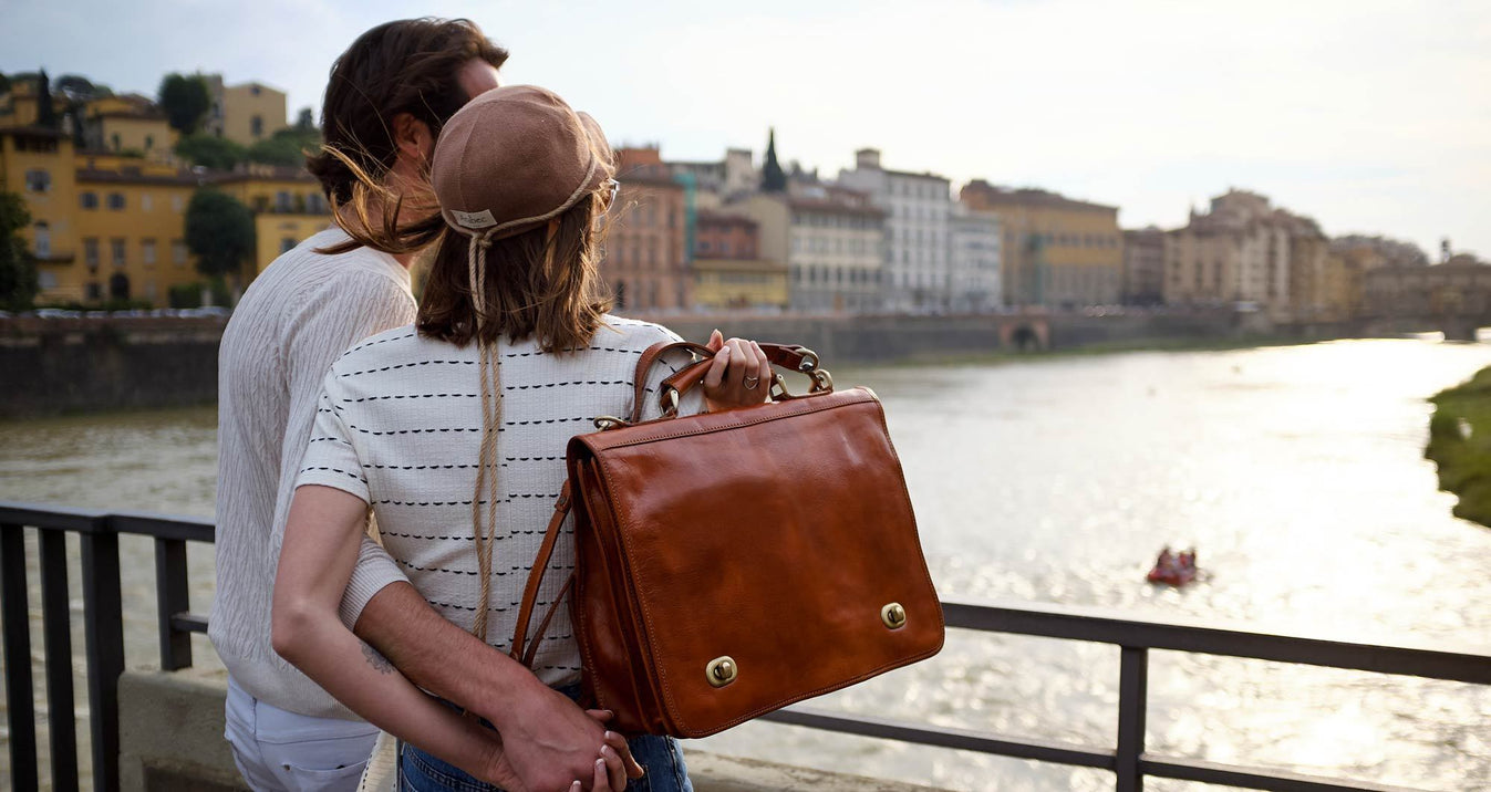 MESSENGER BAGS